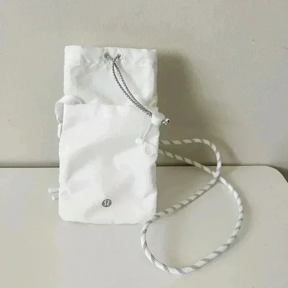 Lululemon Athletica Play  Forward Crossbody Pouch - Picture 2 of 7